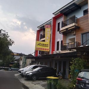 Hotel Smart Tlogomas Syariah Malang Exterior photo