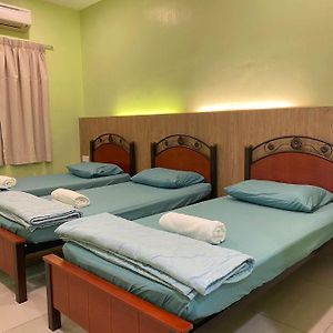 3 Single Bed With Private Bathroom Kuala Perlis Exterior photo
