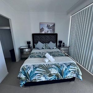 3 Bedroom Apartment Gold Coast Exterior photo