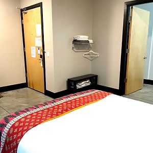 Pet Friendly Room For Two Near Purina Farms Pacific Exterior photo