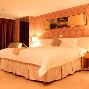 Regency Hotel Tung-kuan Room photo