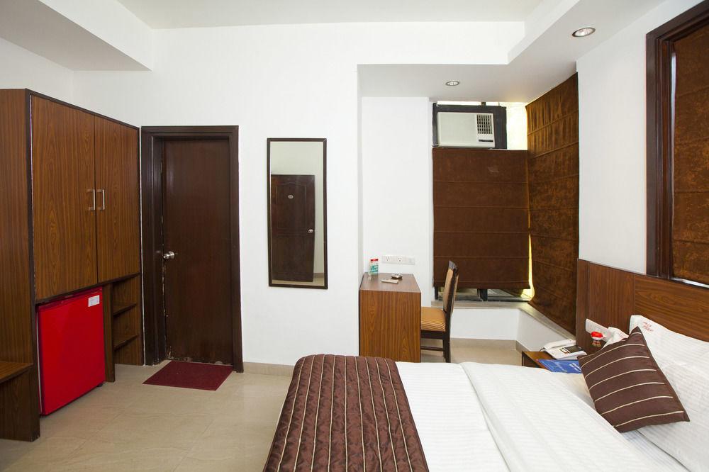 Karina Hotels- Dlf Nové Dillí Exteriér fotografie
