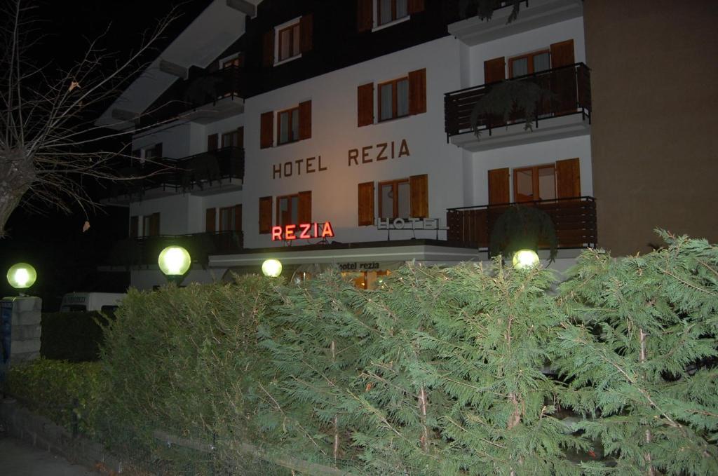 Hotel Rezia Chiesa in Valmalenco Exteriér fotografie