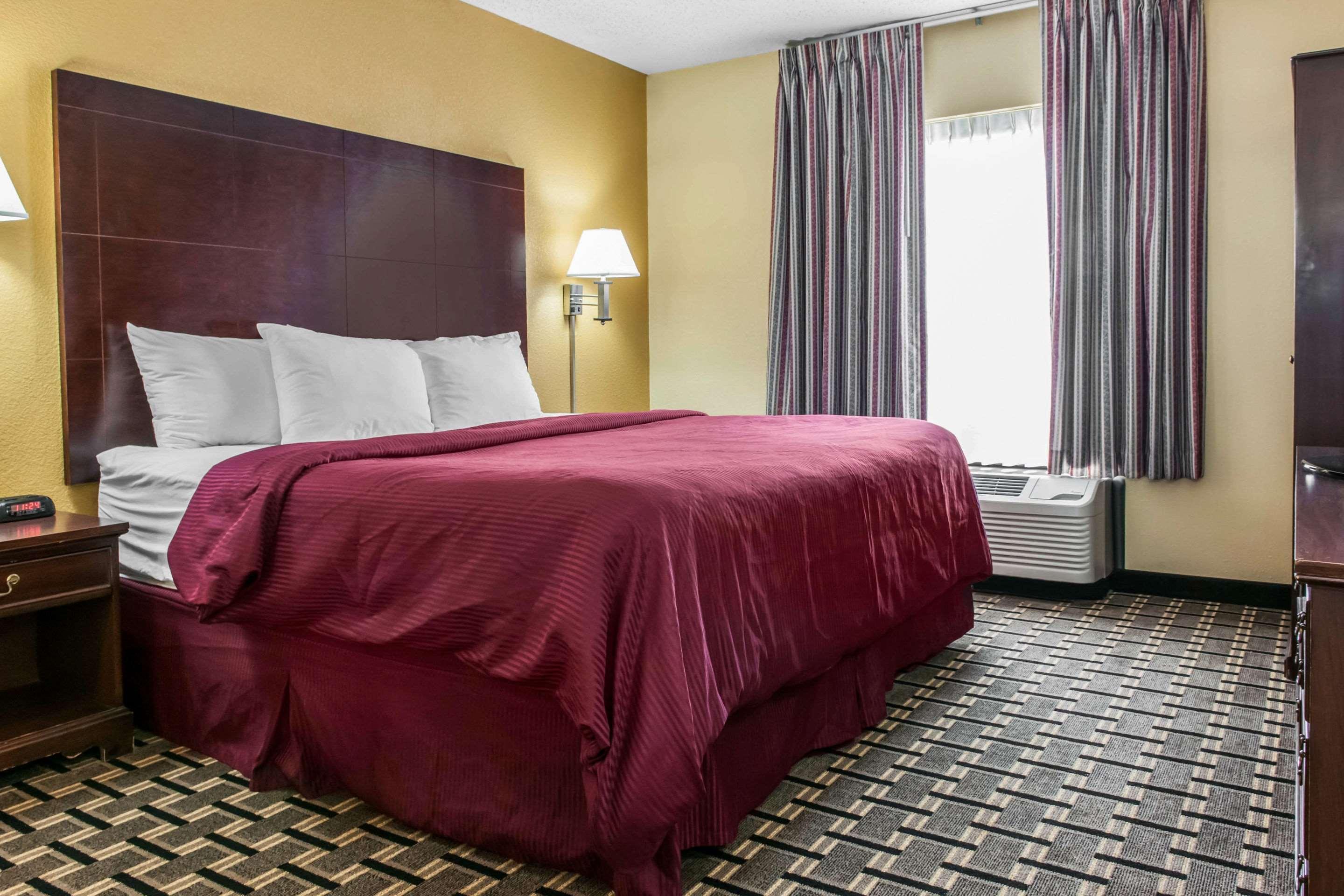 Clarion Inn & Suites Northwest Indianapolis Exteriér fotografie