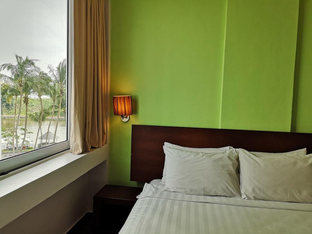 Tune Hotel - Waterfront Kuching Exteriér fotografie