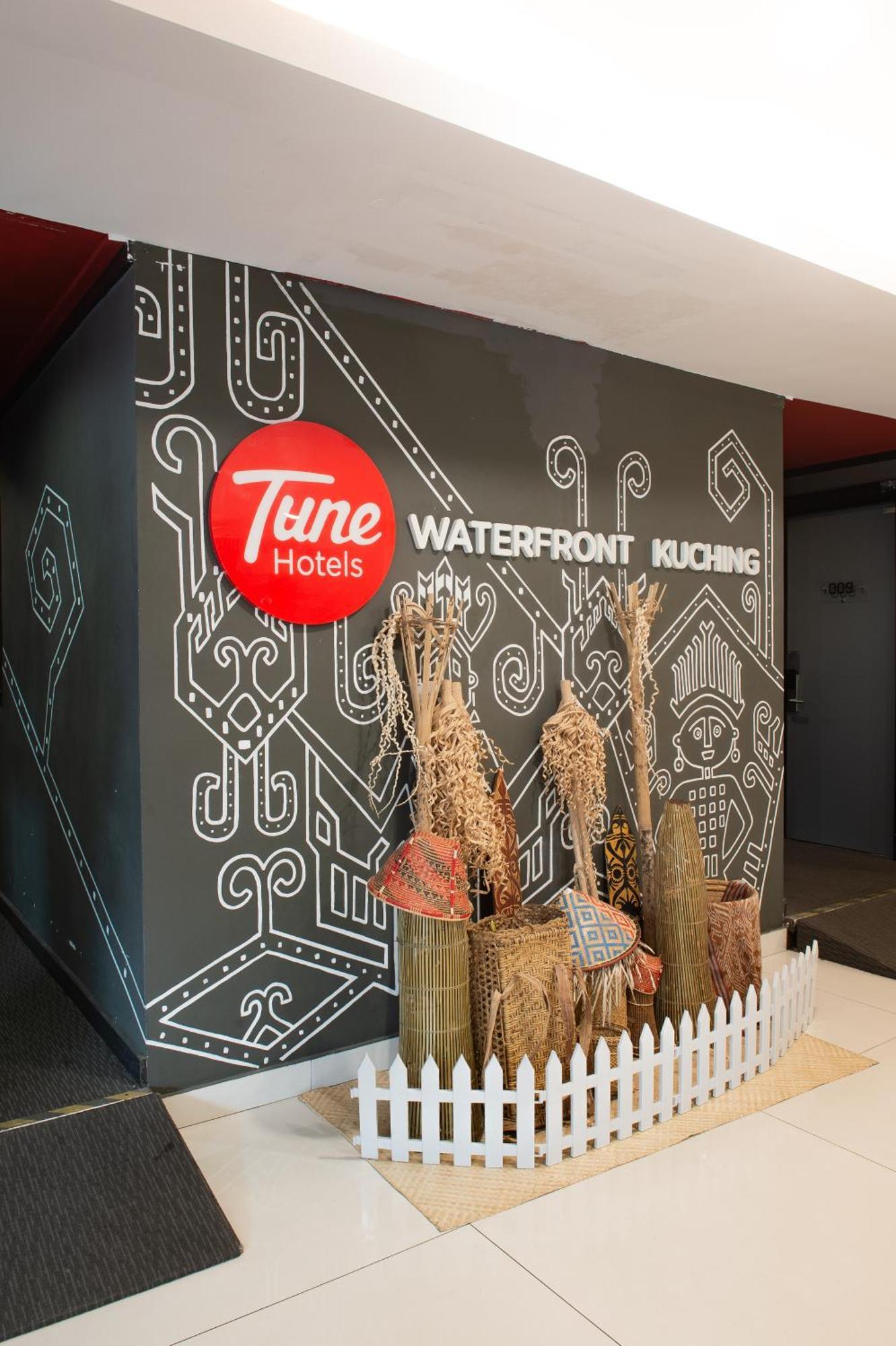 Tune Hotel - Waterfront Kuching Exteriér fotografie
