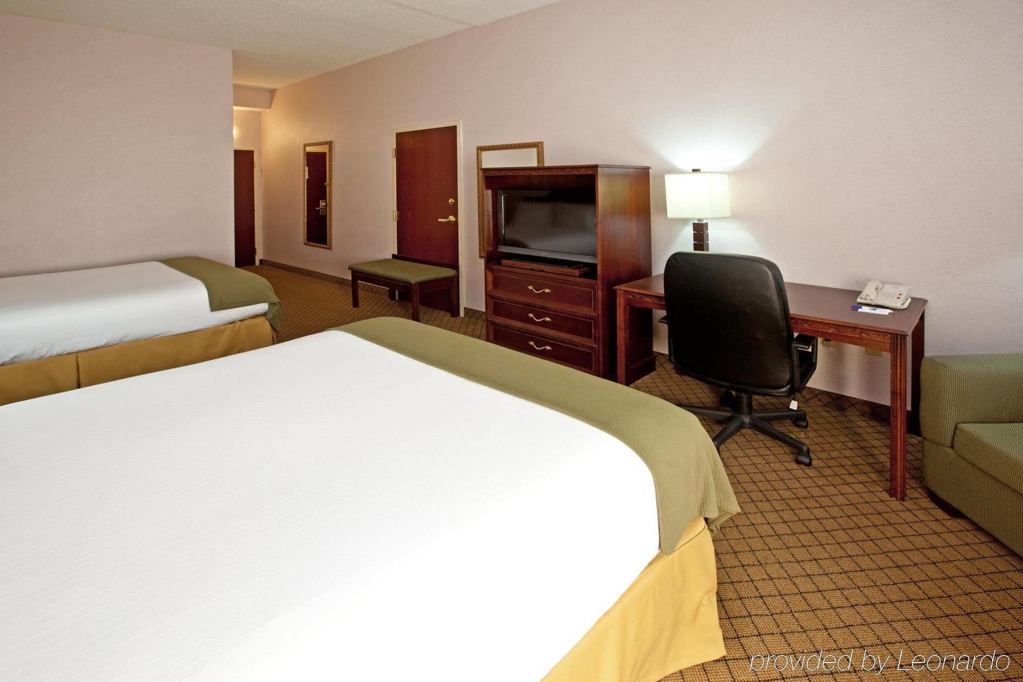 Holiday Inn Express Hotel & Suites Cincinnati Northeast-Milford, An Ihg Hotel Pokoj fotografie