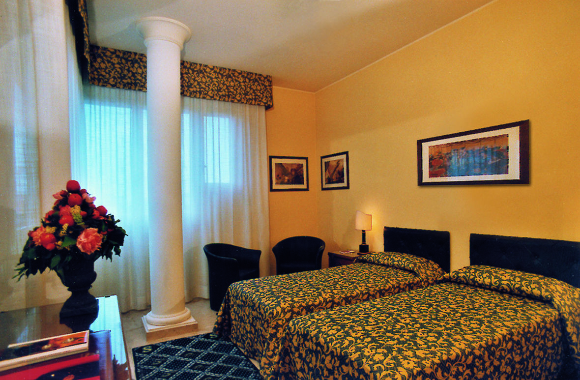 Hotel Savoy Pesaro Pokoj fotografie