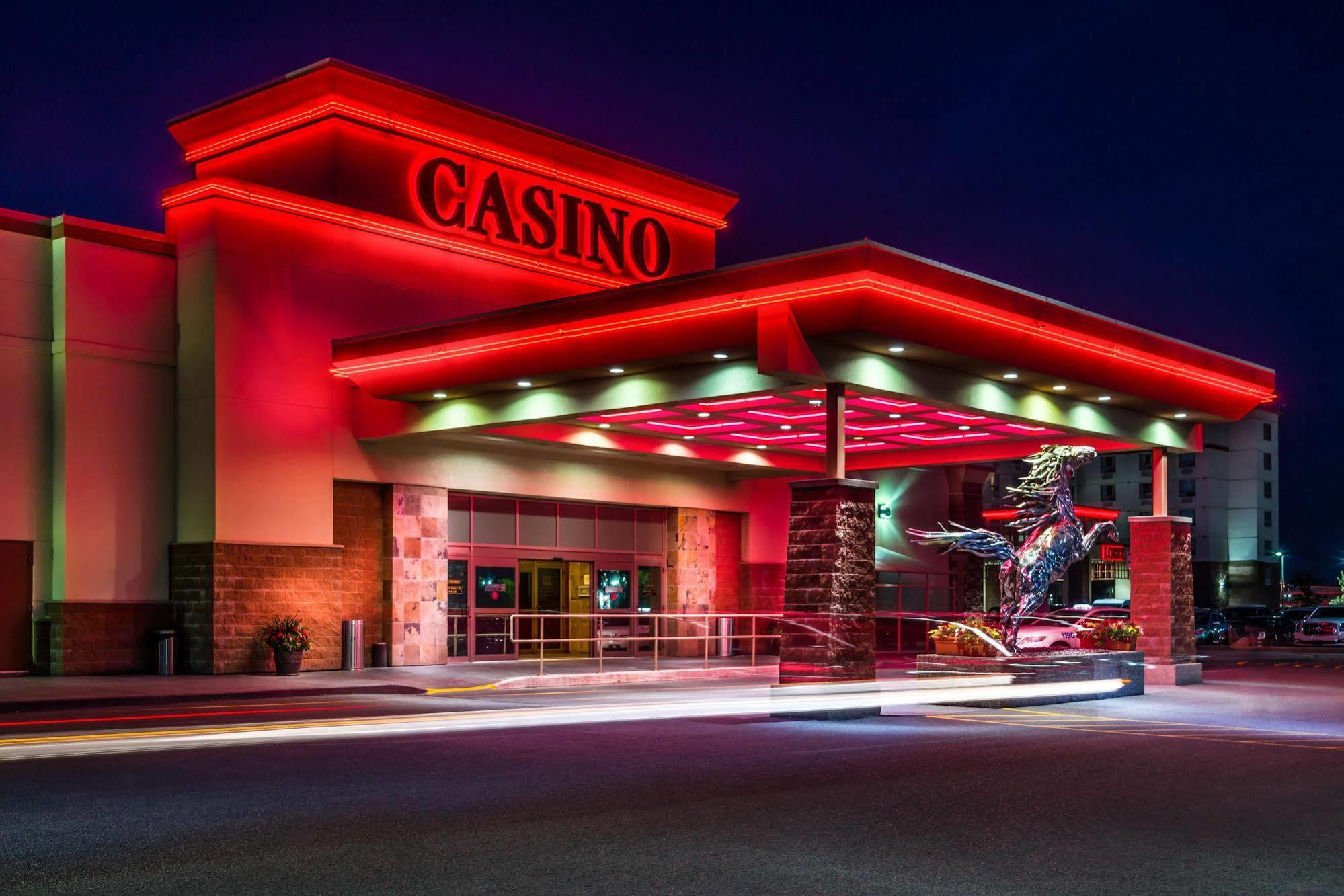 Deerfoot Inn And Casino YYC Exteriér fotografie