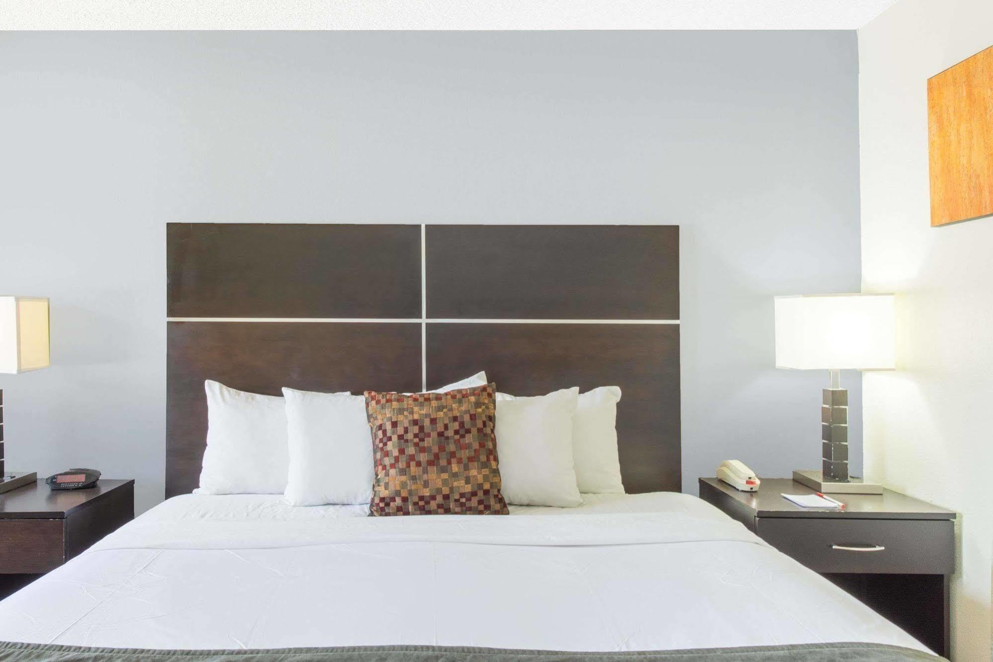 Hotel Ramada By Wyndham Albuquerque East Exteriér fotografie