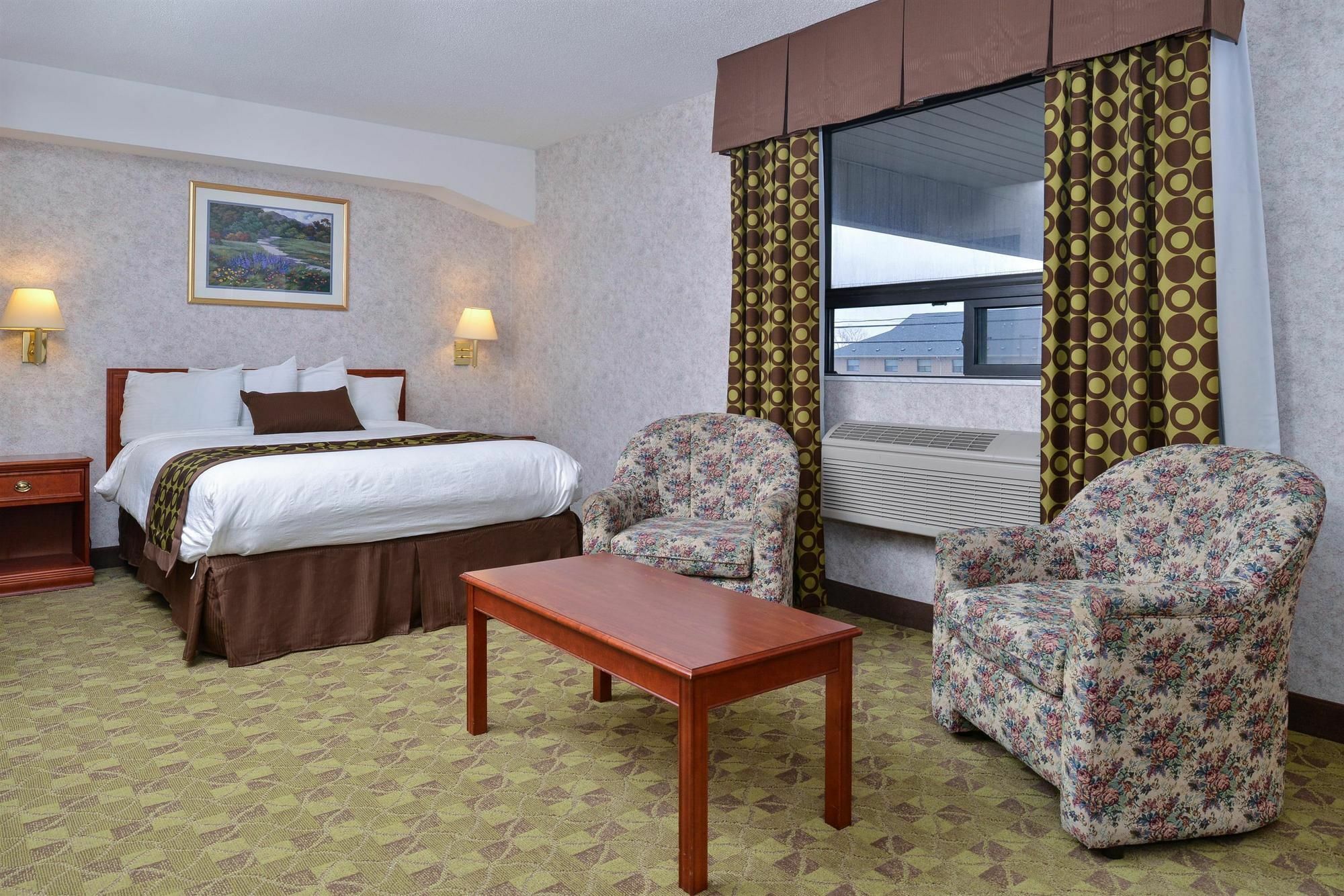Lexington Inn & Suites-Windsor Exteriér fotografie