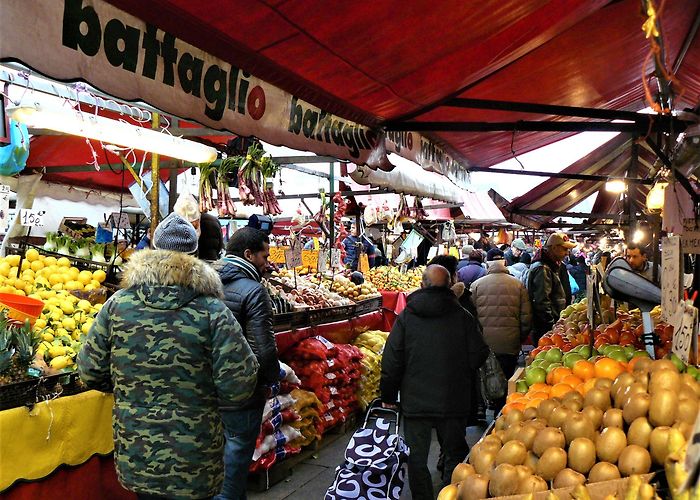 Marche turin-fruit-and-veg-market – Letters from Lou photo