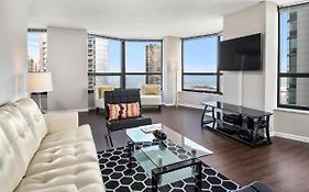 Luxury Downtown Chicago Suites Exterior photo