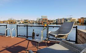 Houseboat Studio With Canalview And Free Bikes Amsterdam Exterior photo