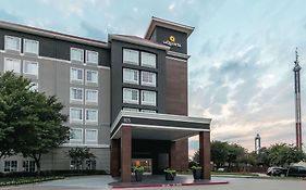 La Quinta Inn & Suites By Wyndham Arlington North 6 Flags Dr Exterior photo