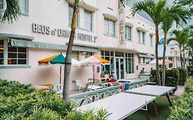 Hostel Beds N' Drinks Miami Beach Exterior photo