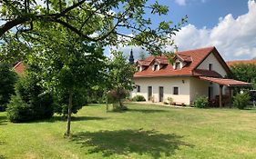 Villa Lypche Bešeňová Exterior photo