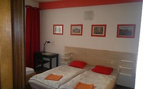 Red Apartment Bratislava Room photo