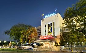 Royal Rattanakosin Hotel Bangkok Exterior photo
