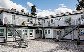 Hotel The Lion Gate Mews Kingston upon Thames  Exterior photo