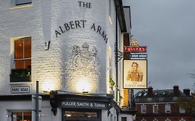 Hotel Albert Arms Esher Exterior photo