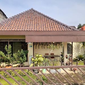 Gio Guesthouse Bogor Exterior photo