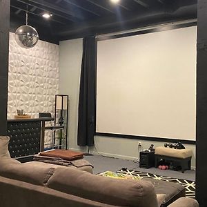 160Inch Home Movie Theater- Great For Movie Night! Omaha Exterior photo