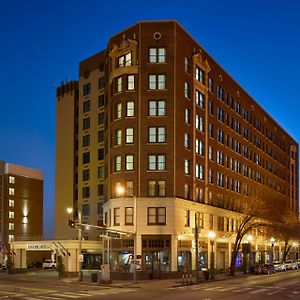 Hotel Doubletree By Hilton Memphis Downtown Exterior photo