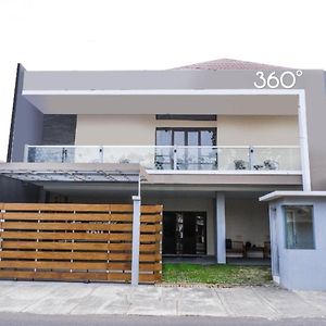 360° Guest House Purwokerto Exterior photo