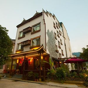Zhangjiajie Yu'Andi Xiangxi Theme Holiday Inn Exterior photo