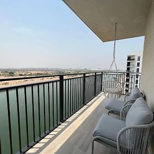 Apartmán Elegant Victorian Retreat In Yas With Full Sea View Abú Dhabí Exterior photo