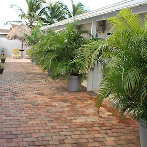 Aparthotel Dancing Iguanas Oranjestad Exterior photo