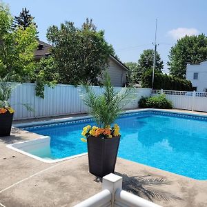Apartmán Private Pool And Backyard * Bbq * 6 Beds * 5 Min. From Mtl Longueuil Exterior photo
