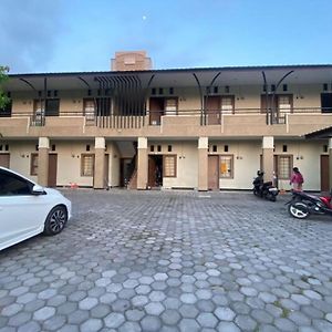Hotel Oyo Life 93284 Kos Cendana Raya Mataram Exterior photo