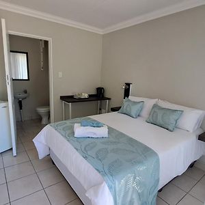 Chrisserus Guest Rooms Bloemfontein Exterior photo