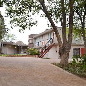 B At Home Guest House Piet Retief Exterior photo