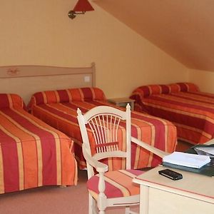 Hotel Logis Le Port Saint Aubin Morannes sur Sarthe-Daumeray Exterior photo