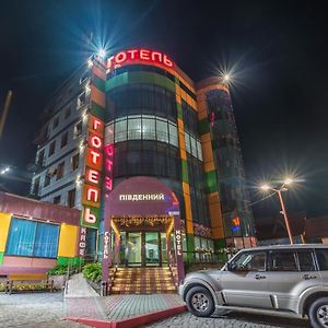 Hotel Pivdenniy Lvov Exterior photo