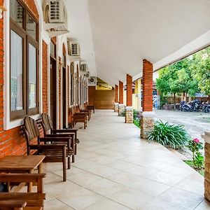 Hotel Reddoorz Syariah Near Gor Ken Arok Malang Exterior photo