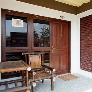 Hotel Reddoorz @ Kampoeng Etnik Kebumen 2 Exterior photo