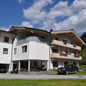 Hotel Gastehaus Holaus Mayrhofen Exterior photo