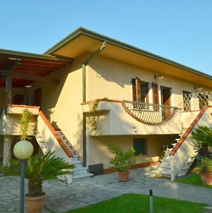 Lovely Holiday Home In Marina Di Massa With Private Garden Exterior photo