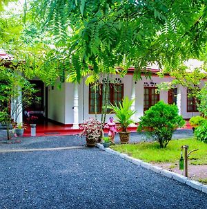 Thathsara Holiday Inn Sigiriya Exterior photo