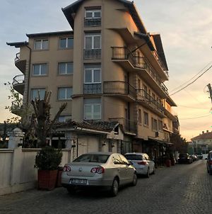 Arberia Hostel Prishtina Priština Exterior photo