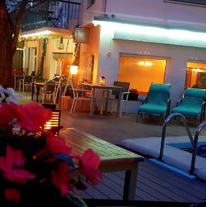 Hospedium Hotel Restaurant Trave Figueres Exterior photo