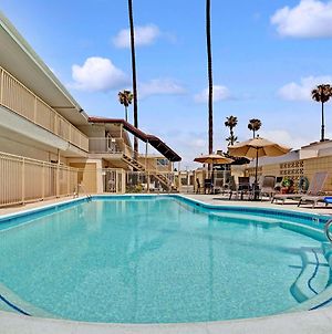 Hotel Super 8 By Wyndham Los Angeles-Culver City Area Exterior photo