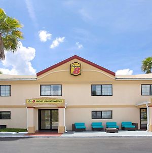 Hotel Super 8 By Wyndham Orlando International Drive Exterior photo