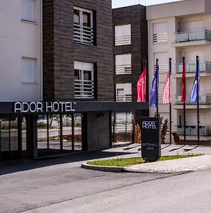 Ador Hotel Priština Exterior photo