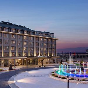 Hotel Doubletree By Hilton Skopje Exterior photo
