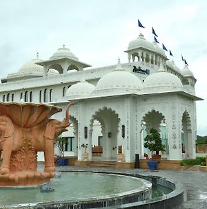 Radisson Blu Udaipur Palace Resort & Spa Exterior photo